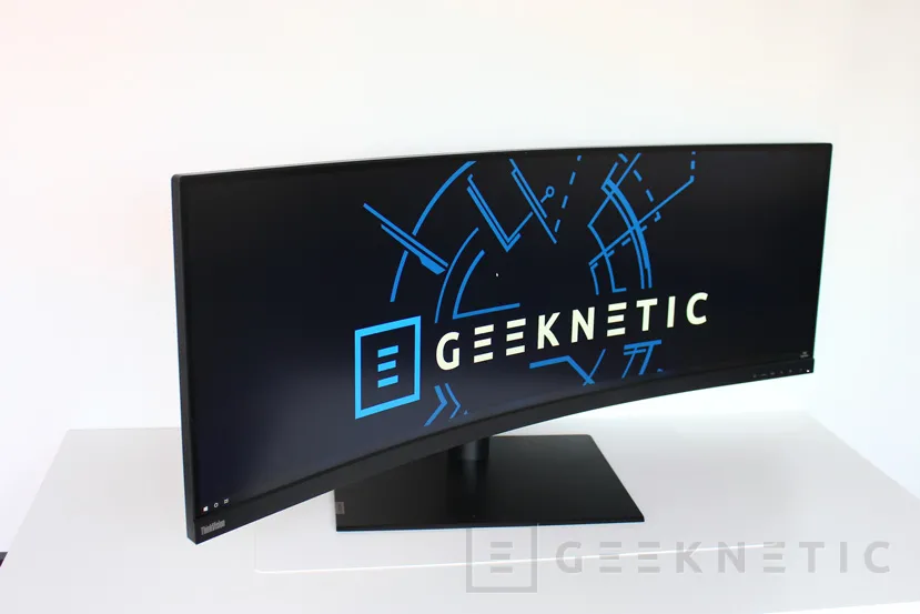 Geeknetic Review Monitor Super UltraWide Lenovo ThinkVision P44w 25