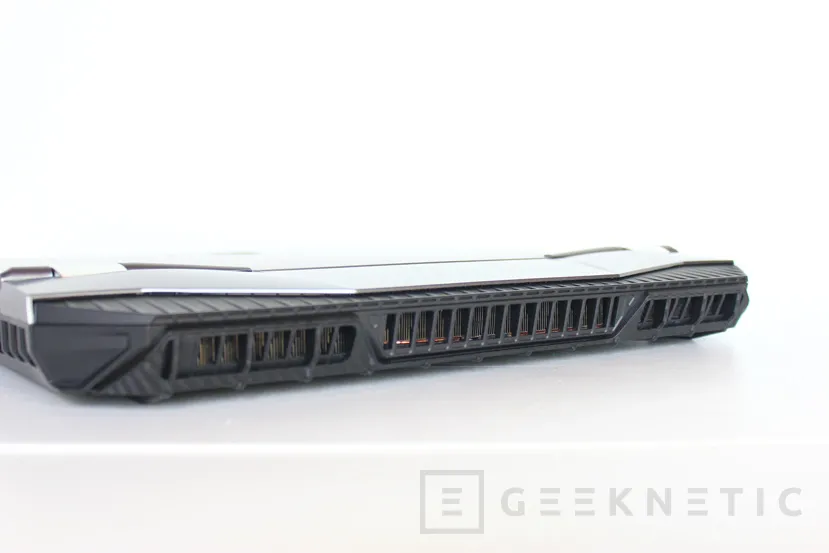 Geeknetic Review MSI GT76 TITAN DT 9SF 49