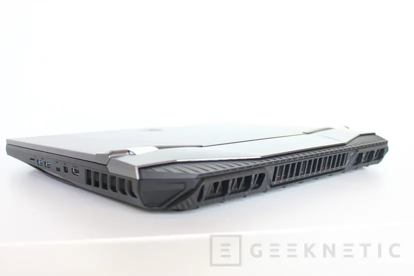 Geeknetic Review MSI GT76 TITAN DT 9SF 1