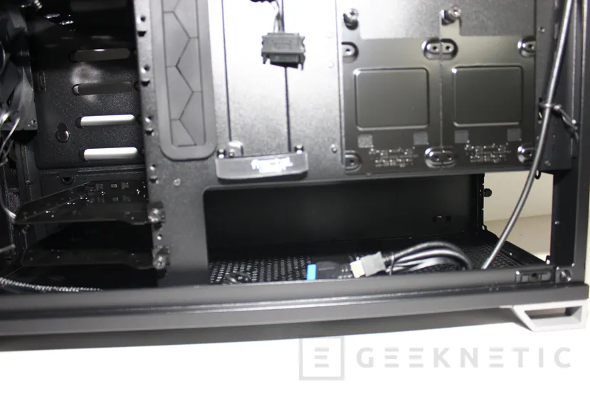Geeknetic Review Caja Fractal Vector RS 32