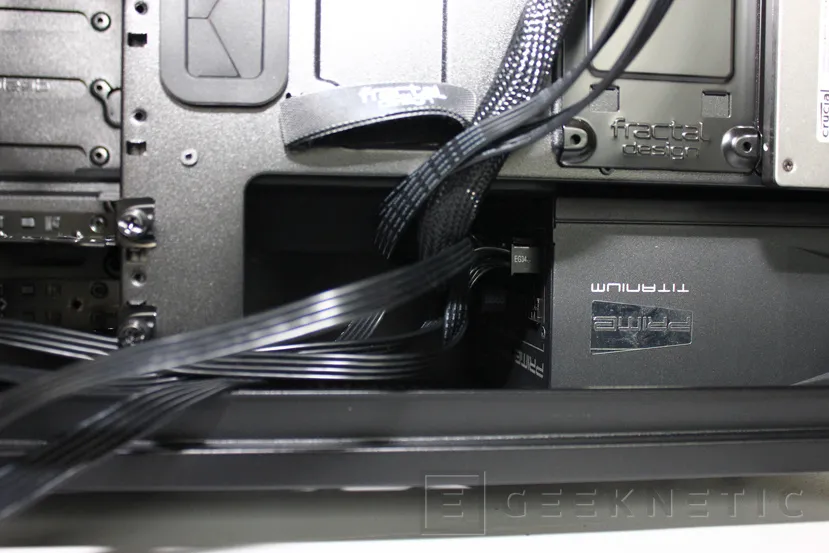 Geeknetic Review Caja Fractal Vector RS 34