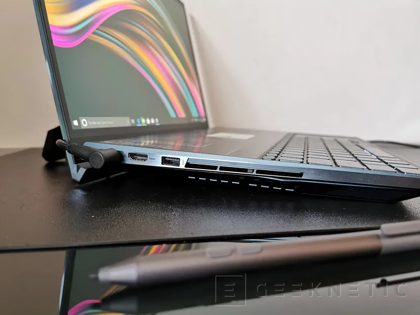 Geeknetic Review ASUS Zenbook Pro Duo UX581 con ScreenPad Plus 11