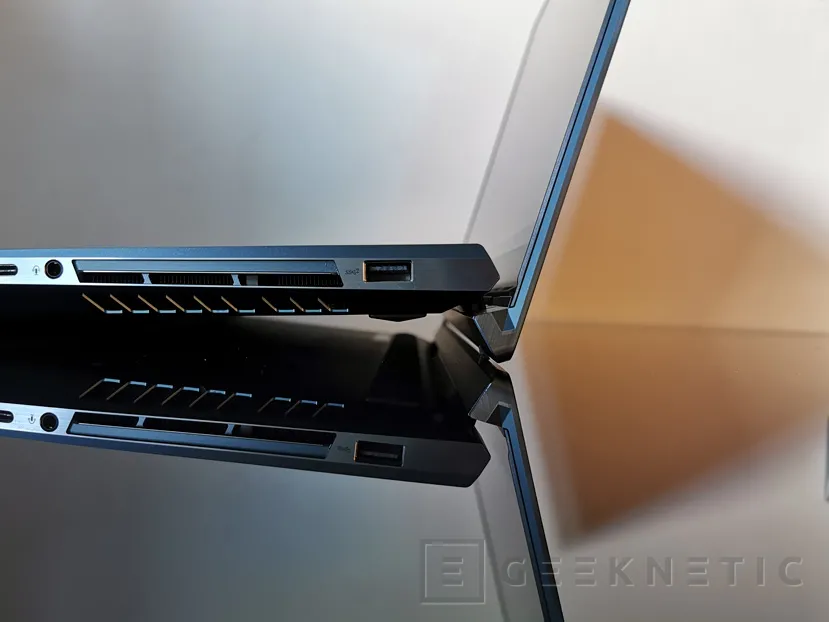 Geeknetic Review ASUS Zenbook Pro Duo UX581 con ScreenPad Plus 10