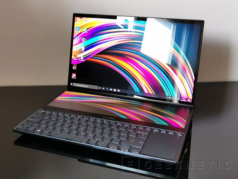 Geeknetic Review ASUS Zenbook Pro Duo UX581 con ScreenPad Plus 5