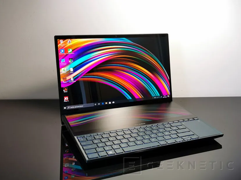 Geeknetic Review ASUS Zenbook Pro Duo UX581 con ScreenPad Plus 1