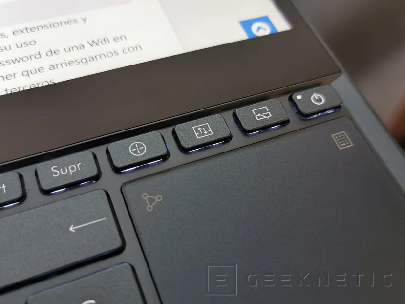 Geeknetic Review ASUS Zenbook Pro Duo UX581 con ScreenPad Plus 18