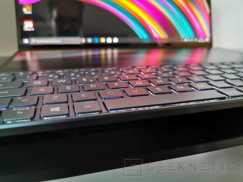 Geeknetic Review ASUS Zenbook Pro Duo UX581 con ScreenPad Plus 4
