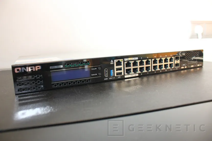 Geeknetic Review Switch QNAP QGD-1600P 1