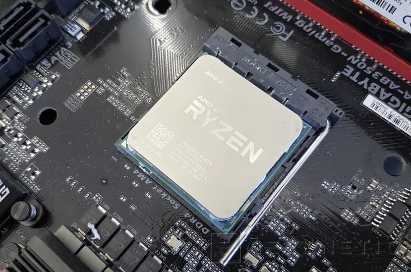 Geeknetic AMD RYZEN 3 2200G con gráficos RX VEGA 8 15