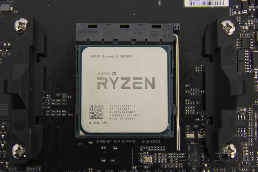 Geeknetic AMD RYZEN 5 2400G con gráficos RX Vega 11 25