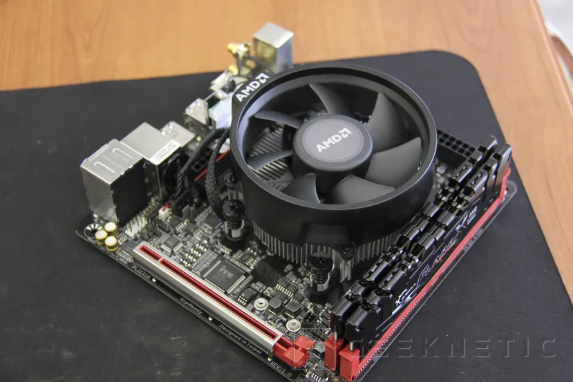Geeknetic AMD RYZEN 5 2400G con gráficos RX Vega 11 7
