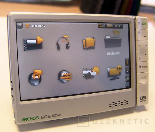 Geeknetic IPod Touch Vs. Archos 605 Wifi 5