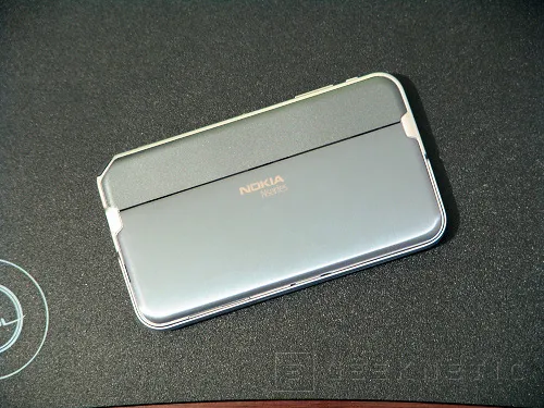 Geeknetic Nokia N810 Internet Tablet 4