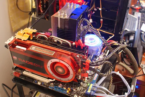 Geeknetic SLI Vs Crossfire. El Core i7 ofrece la solución gráfica universal 10