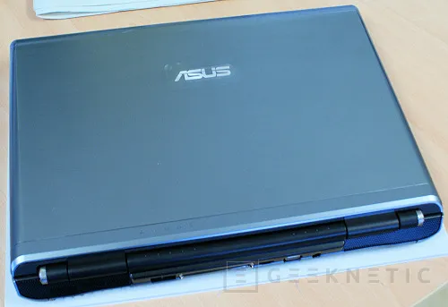 Geeknetic ASUS W90vp Notebook con Radeon Mobility 4870X2 7