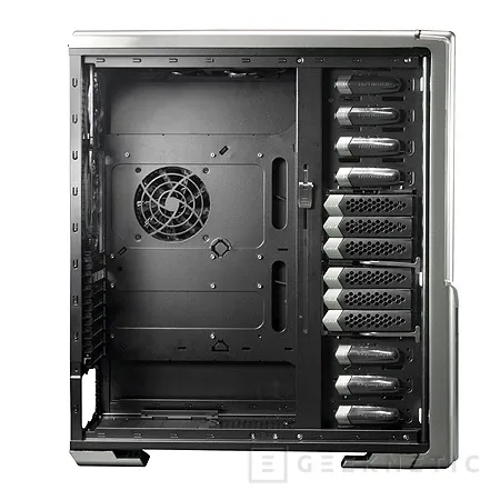 Geeknetic Supertorre Thermaltake Spedo Advance Package 2