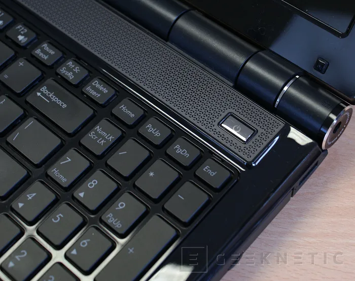 Geeknetic ASUS U50VG Notebook. Diseño, movilidad y excelencia 8