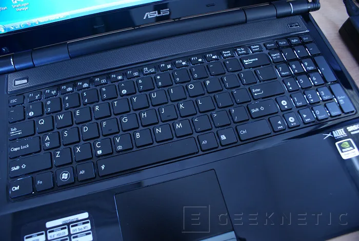 Geeknetic ASUS U50VG Notebook. Diseño, movilidad y excelencia 6