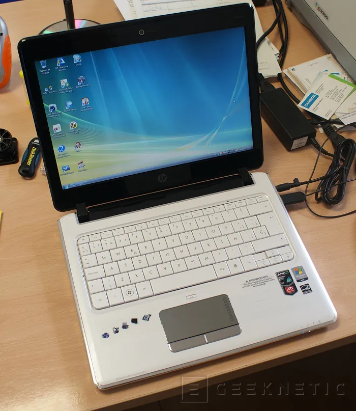 Geeknetic HP DV2-1020 con AMD Neo y plataforma Yukon 17