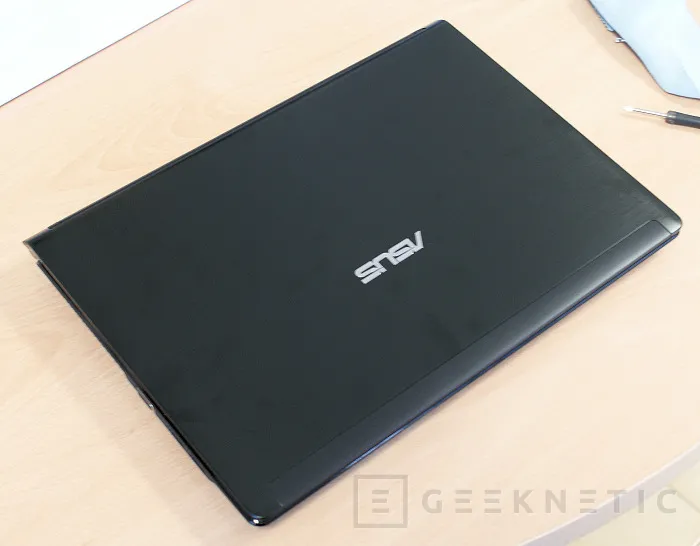 Geeknetic Intel CULV: ASUS UL30A Vs. Acer Timeline T3810 13