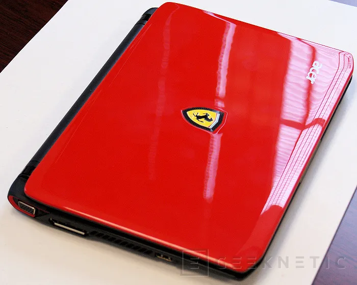 Geeknetic Acer Ferrari One 200. El Netbook AMD más espectacular 4