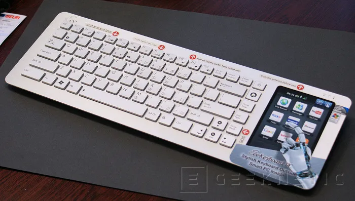 Geeknetic ASUS Eee Keyboard 1