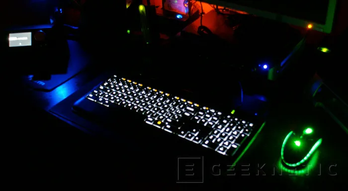Geeknetic Logitech K800 illuminated Wireless Keyboard 7