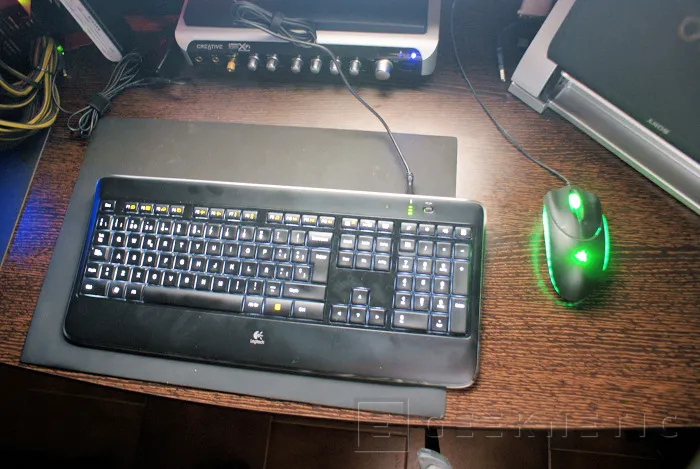 Geeknetic Logitech K800 illuminated Wireless Keyboard 4