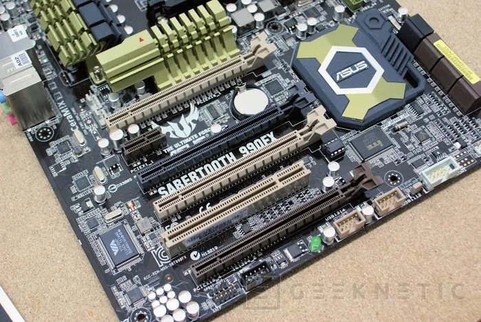 Geeknetic AMD 990FX. Primer contacto: MSI 990FXA-GD80 y ASUS 990FX Sabertooth 10