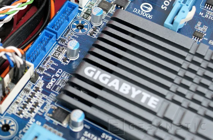 Geeknetic Placa base Gigabyte GA-A75-UD4H 3