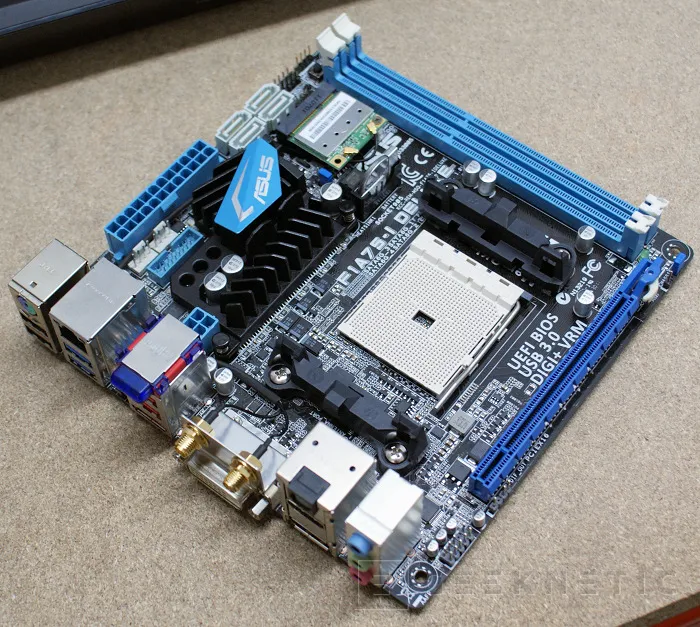 Geeknetic ASUS F1A75-I Deluxe. Llano en Mini-ITX 4