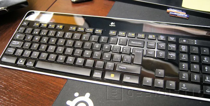 Geeknetic Logitech K750 Wireless Solar Keyboard 8