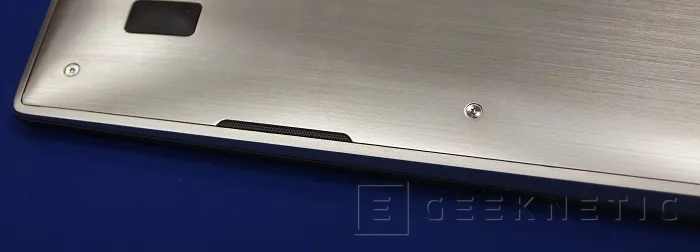 Geeknetic ASUS ZenBook UX21E 12