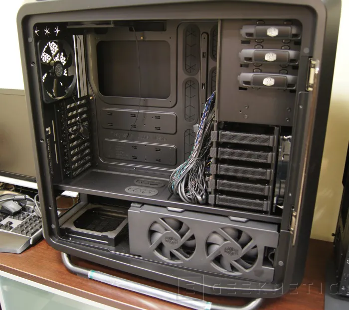 Geeknetic Cooler Master Cosmos-II UltraTower 10