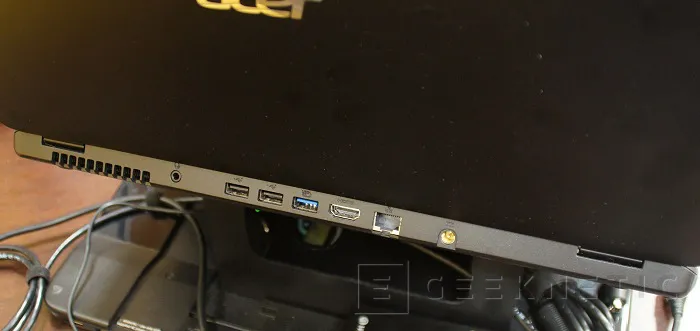 Geeknetic Acer TimelineU M3-581TG 4