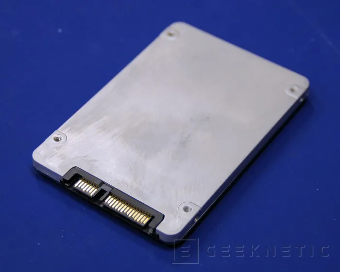 Geeknetic Intel SSD 520 240GB 2