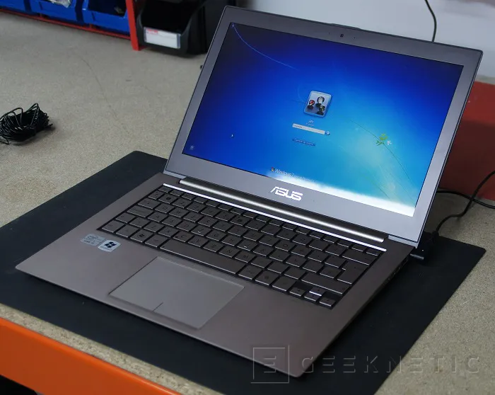 Geeknetic ASUS Zenbook UX31E 13