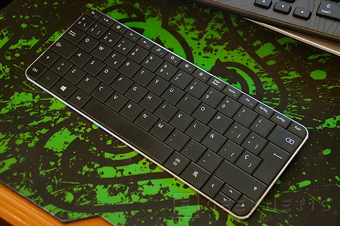 Geeknetic Microsoft Wedge Mobile Keyboard 2