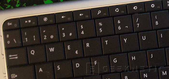 Geeknetic Microsoft Wedge Mobile Keyboard 9