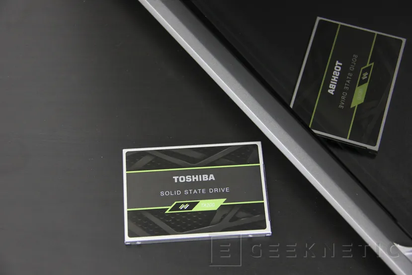 Geeknetic Toshiba OCZ TR200 8