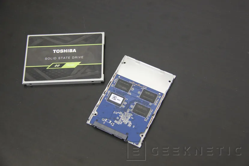 Geeknetic Toshiba OCZ TR200 4
